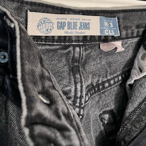 VINTAGE GAP DENIM SHORTS - Picture 3 of 3